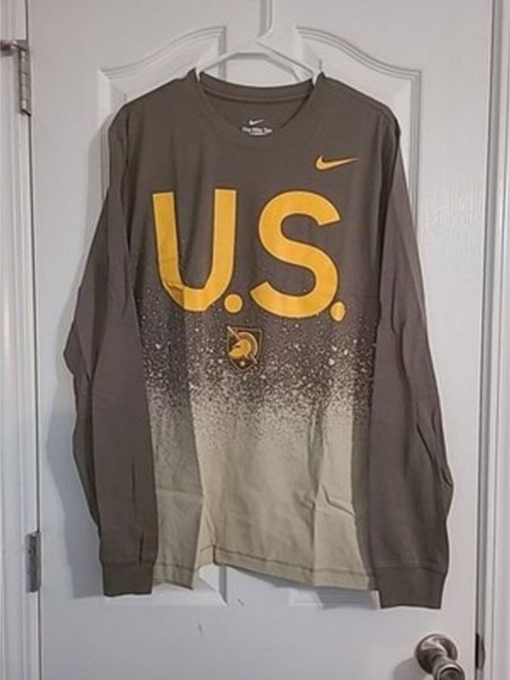 Nike US Army Black Knights Men Size Large Long Sleeve Olive Paint Splatter Shirt